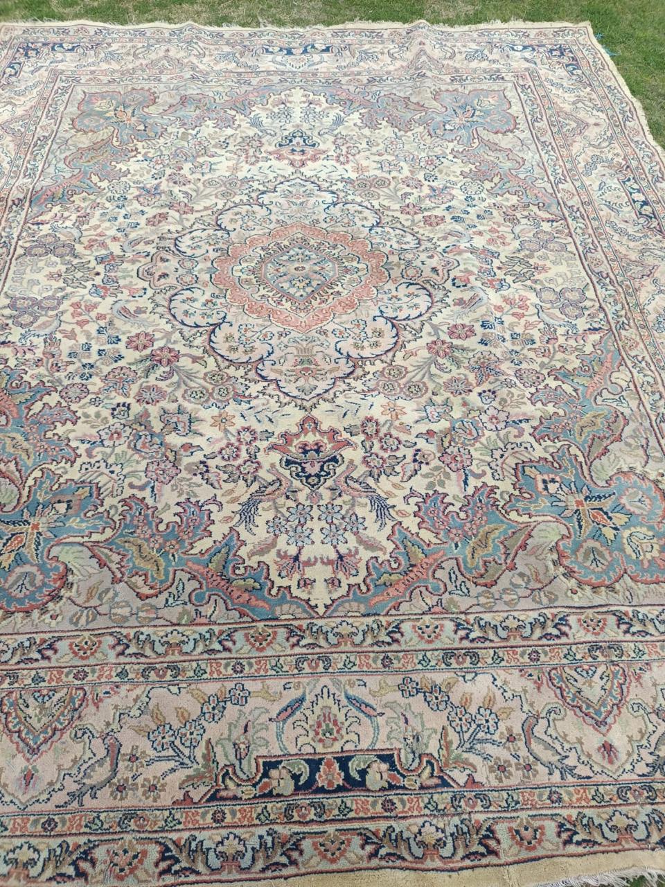 Pastel Ivory Medallion Carpet, handmade Kashmiri carpet